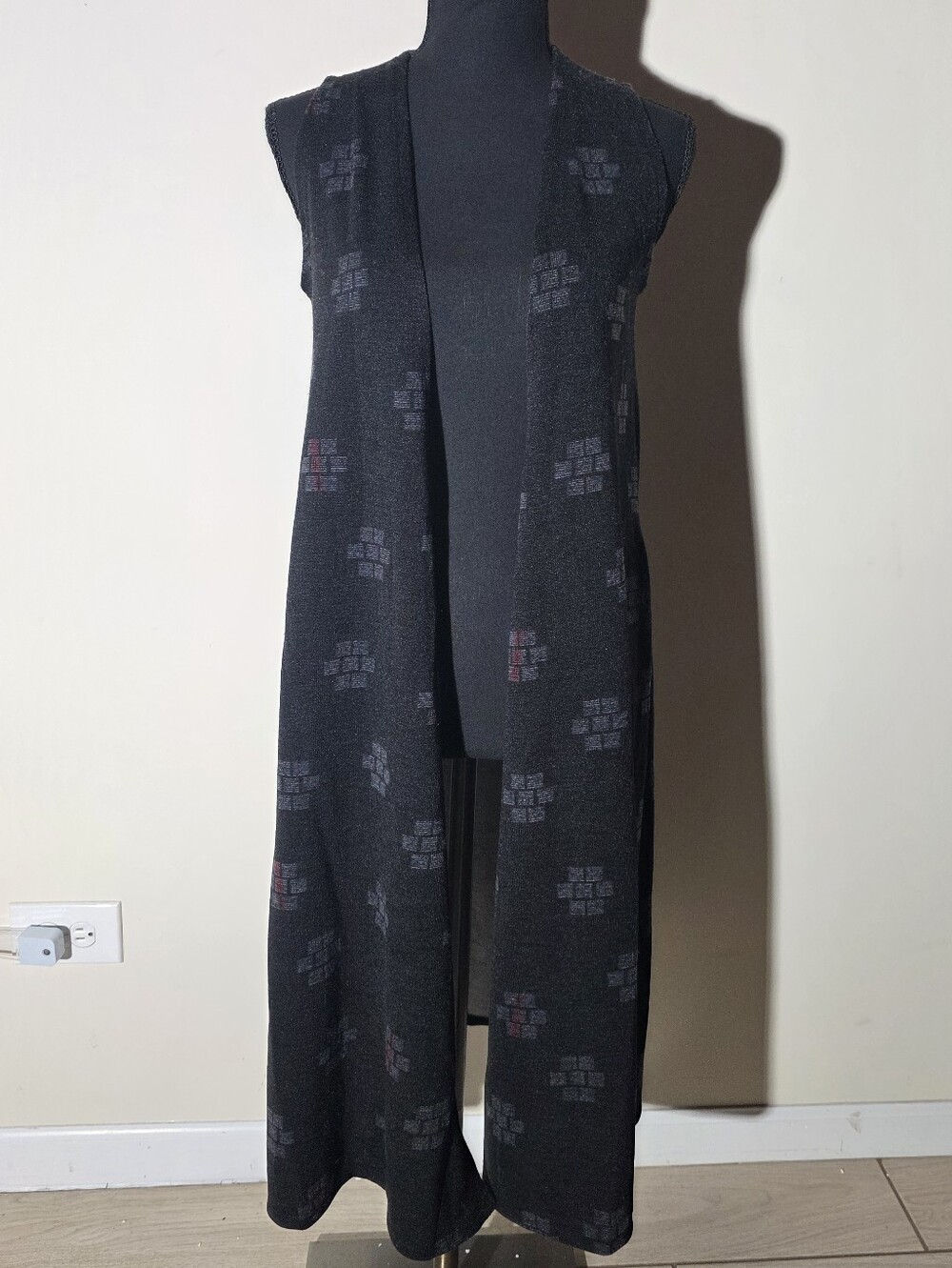 LuLaRoe Black Sleeveless Knit Duster with Geometric Motif (Size XS)